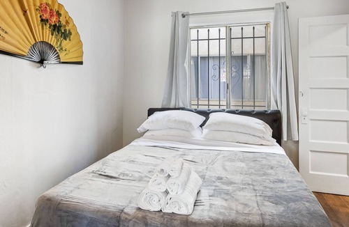East Hollywood Cottage | Cozy 2-bedroom cottage in the heart of L.A.