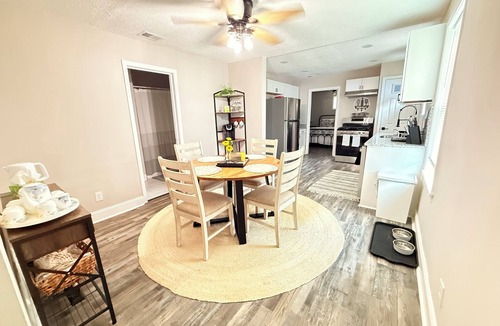Uptown House | Cozy 2 bedroom Home by St. Jude & I-40. Downtown-Memphis