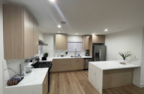 Burbank House | Cozy 2-bedroom house in perfect Burbank with AC
