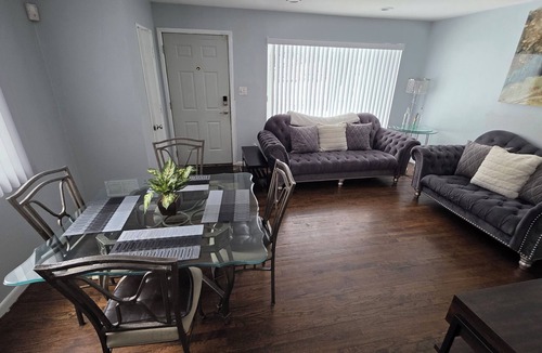 Inkster House | Cozy 2-bedroom house in surrounding Metropolitan area just minutes from DTW