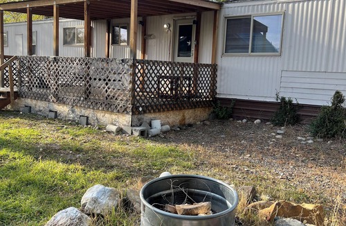 Salmon House | Cozy 2-bedroom mobile home in enchanting Salmon with WiFi, AC