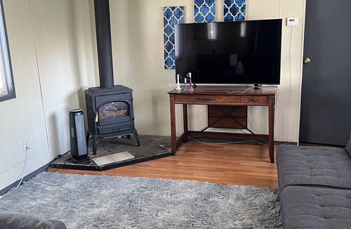 Salmon House | Cozy 2-bedroom mobile home in enchanting Salmon with WiFi, AC