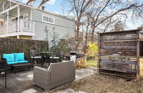 Dallas Cottage | Cozy 2-bedroom White Rock Lake Cottage, 10 Min to Downtown Dallas