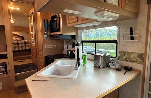 Babb House | Cozy 27’ Glamping Trailer Home Overlooking the East Side Glacier National Park