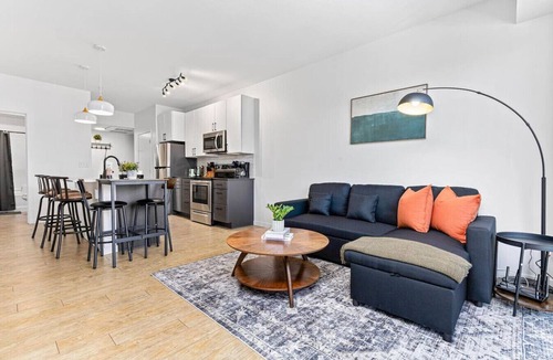 Carag Apartment | Cozy 2BR Retreat w/Gym & Roofdeck near Downtown
