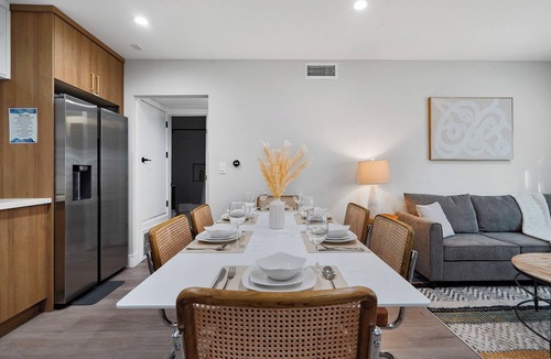 Palms Apartment | Cozy 2BR w/Bath minutes from DT Culver City