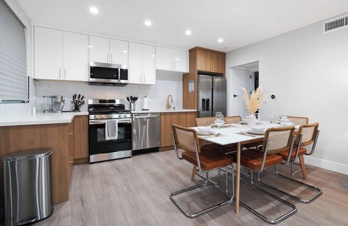 Palms Apartment | Cozy 2BR w/Bath minutes from DT Culver City