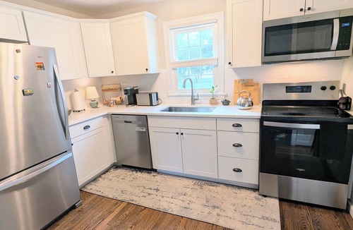 Mosby Cottage | Cozy 3 BdRm Cape Cottage in Green Park, RVA - 10 minutes 2 Downtown