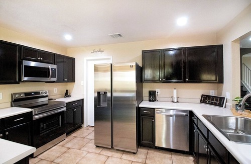 Converse House | Cozy 3 Bed, 2.5 BR Home with Amazing Outdoor Deck