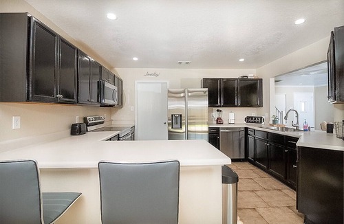 Converse House | Cozy 3 Bed, 2.5 BR Home with Amazing Outdoor Deck