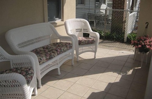 North End Condo | Cozy 3 Bedroom 1 1/2 Blocks to Beach & Amusements Pets Friendlyn