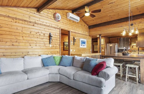Worley Cabin | Cozy 3-bedroom cabin in fabulous Worley with AC, WiFi, and a game room.