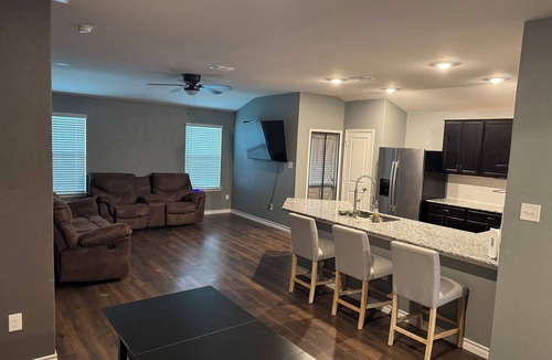 Southside House | Cozy 3-bedroom family house in San Antonio next to Lackland AFB