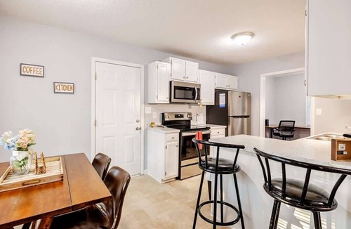Fayetteville House | Cozy 3BR Cottage w/Fenced Yard l Dogs Welcome
