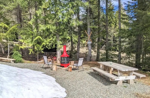 Comox Valley Cabin | Cozy A-frame Cabin Mountain Retreat with Hot Tub!