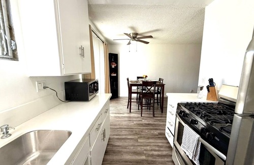 Castle Heights Apartment | Cozy & affordable 2bd in historic Culver City, Palm Venice area