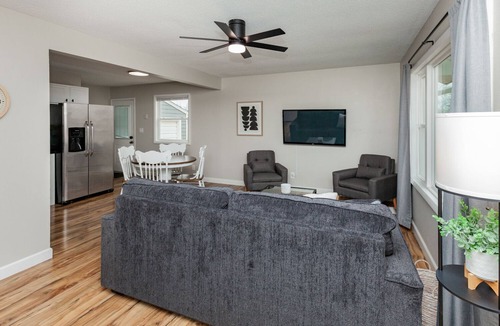 Ames House | Cozy Ames retreat located near Iowa State University