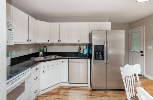 Ames House | Cozy Ames retreat located near Iowa State University