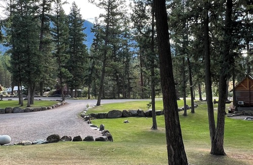 Columbia Falls Cabin | Cozy and charming little cabin nestled up in the trees ,in columbia falls MT