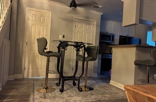 Houston Condo | Cozy and Charming 1-bedroom condo with AC in lively Houston
