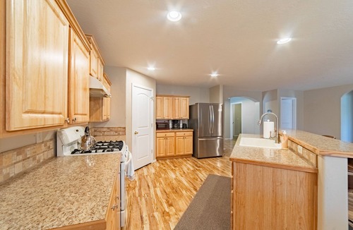 Star House | Cozy and peaceful home. Sleeps 12 , RV side parking , Office space , Sun Room