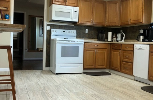 Saratoga House | Cozy And Pet-Friendly!