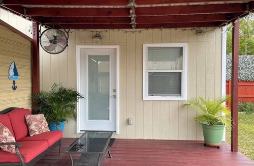 Kenner - Louis Armstrong International Airport Apartment | Cozy and Private1-bedroom guesthouse in Metairie with WiFi and other amenities
