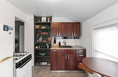 Berkley Apartment | Cozy and Quaint 1 Bedroom Home