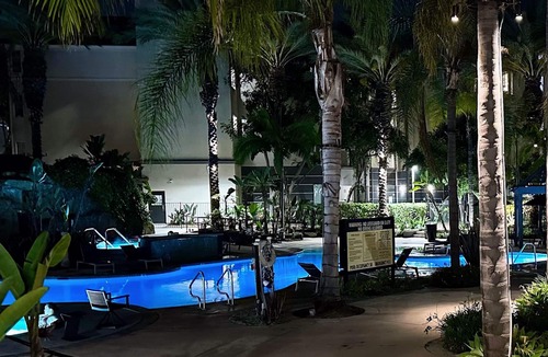 Fox Hills Apartment | Cozy and Quiet/pool/gym/free parking/10 min to LAX