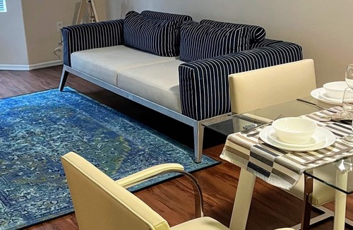 Fox Hills Apartment | Cozy and Quiet/pool/gym/free parking/10 min to LAX