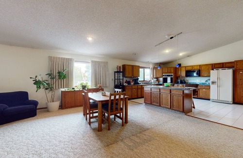 Helena Apartment | Cozy apartment with mountain views, centrally located - dog friendly
