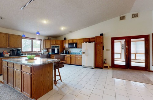 Helena Apartment | Cozy apartment with mountain views, centrally located - dog friendly