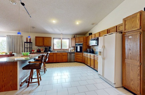 Helena Apartment | Cozy apartment with mountain views, centrally located - dog friendly