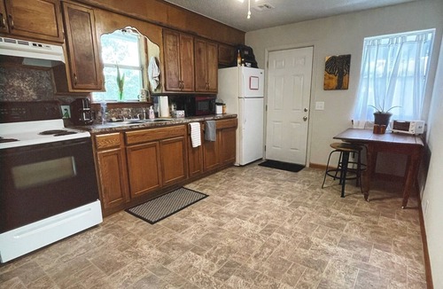 Tahlequah House | cozy, artsy, private (entire home) near downtown