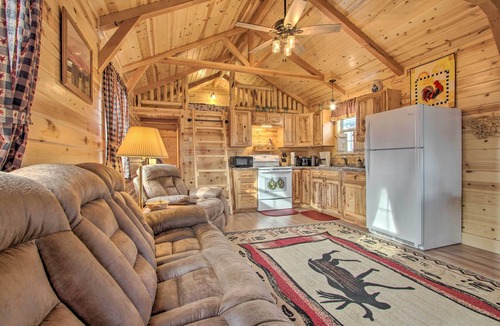 Augusta Cabin | Cozy Augusta Cabin w/Grill - Walk to Main St