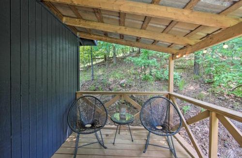 Avinger Apartment | Cozy Avinger Cabin w/Fire Pit & Deck
