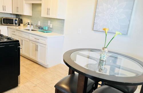 Pacific Beach Apartment | Cozy Beach Cottage with Bicycles