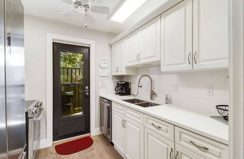 Oceanside Condo | Cozy Beach Retreat with Tennis! Short walk to the beach!