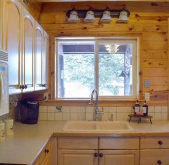 Island Park House | Cozy Bear Cabin Getaway