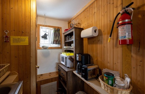 Cooke City-Silver Gate Cabin | Cozy Cabin 4 Miles to YNP and 20 Minutes from the Lamar Valley!