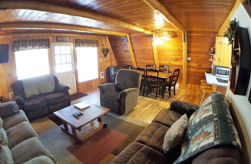Island Park Cabin | Cozy Cabin! Close to Yellowstone Entrance!