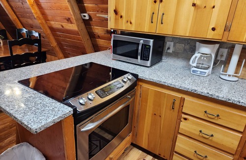 Island Park Cabin | Cozy Cabin! Close to Yellowstone Entrance!