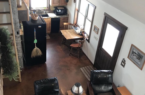 Bozeman Cabin | Cozy cabin in a beautiful mountain valley close to hiking, golf, airport