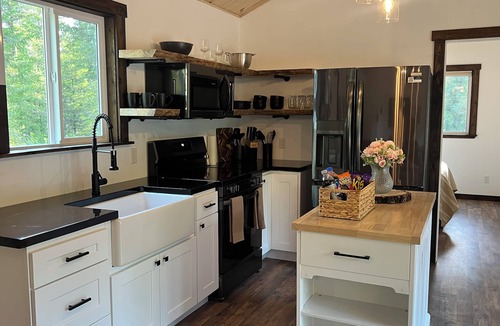 Athol Cabin | Cozy cabin in charming forested area