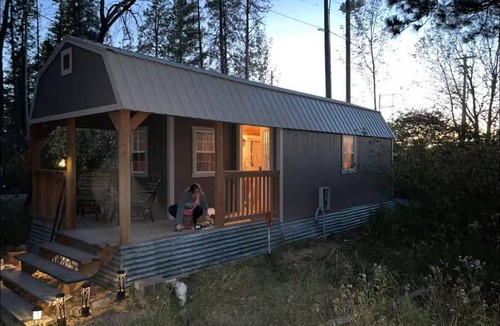 Evergreen Cabin | Cozy cabin in charming Kalispell near Glacier Park