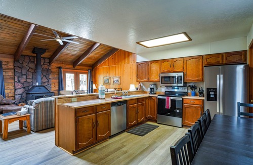 Pinetop Cabin | COZY CABIN IN COUNTRY CLUB WITH FOREST VIEWS-PETS WELCOME!
