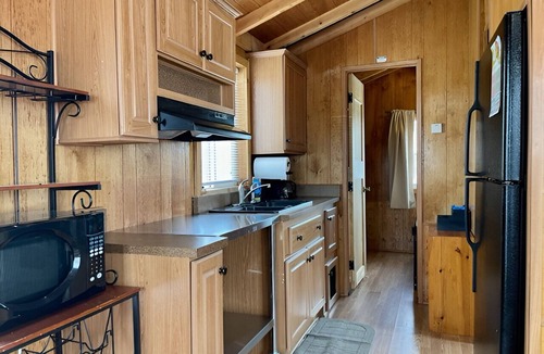 Frontier Cabin | Cozy cabin in delightful Kemmerer with AC, WiFi