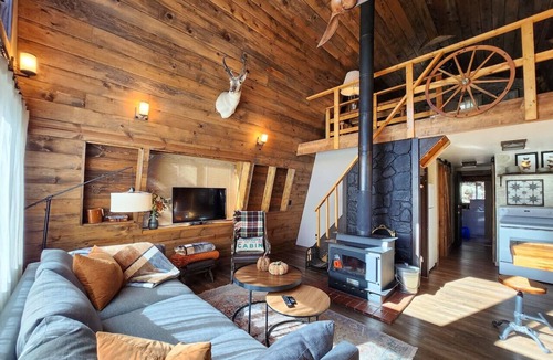 Meadow View Heights Cabin | Cozy Cabin near Bryce and Zion sleeps 4 adults max