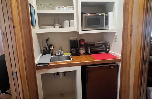 Jasper Cabin | Cozy Cabin on Angelina River near Lake Sam Rayburn-Pool, Boat Parking, Fishing