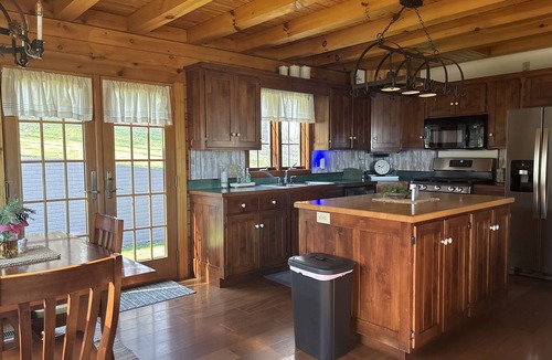 Dundee Cabin | Cozy cabin on the hill with amazing surroundings.